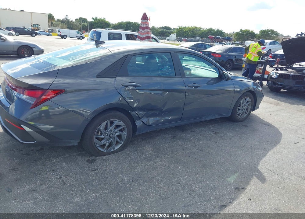2024 HYUNDAI ELANTRA VIN: KMHLM4DG7RU664555