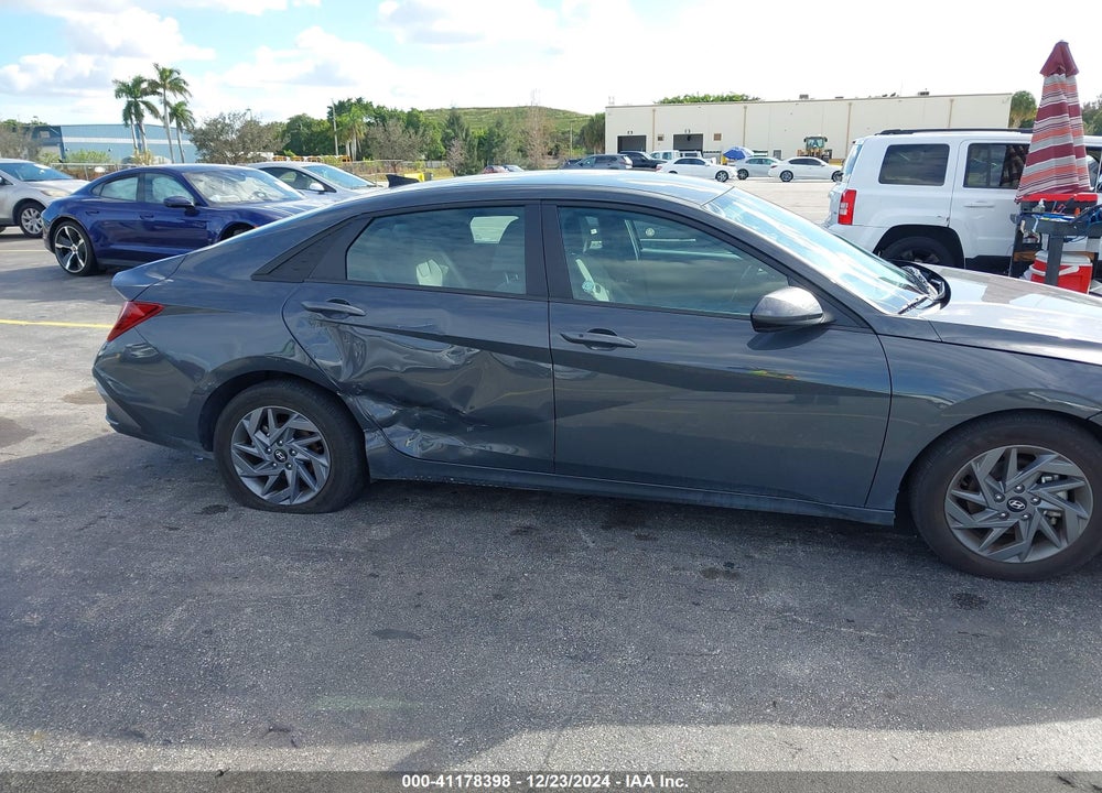 2024 HYUNDAI ELANTRA VIN: KMHLM4DG7RU664555