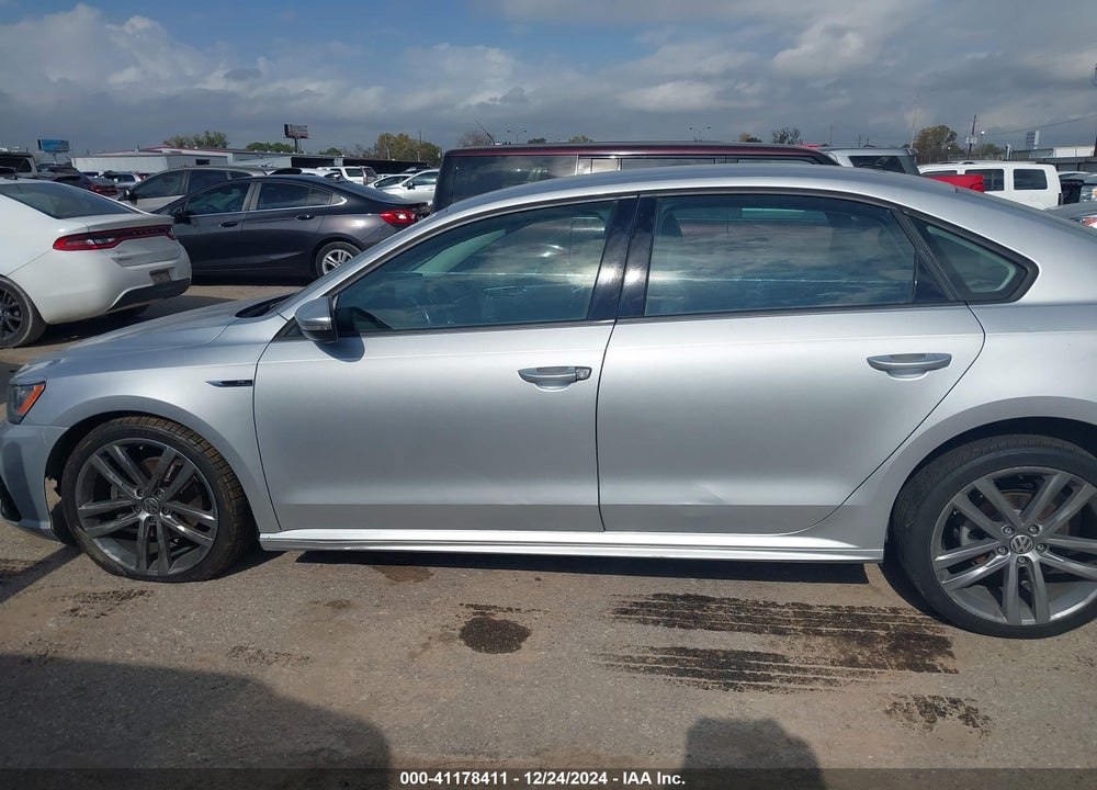 2018 VOLKSWAGEN PASSAT VIN: 1VWAA7A32JC049619