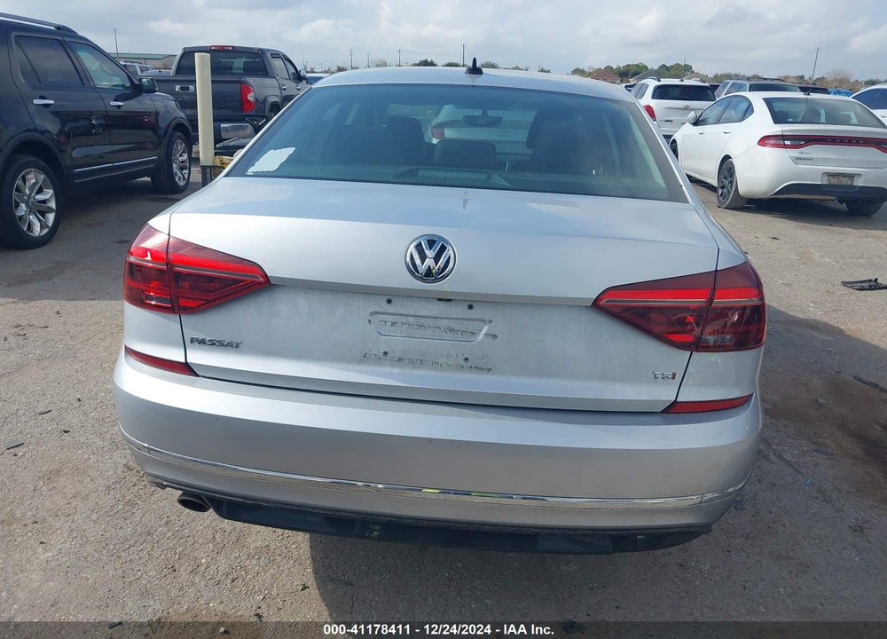 2018 VOLKSWAGEN PASSAT VIN: 1VWAA7A32JC049619
