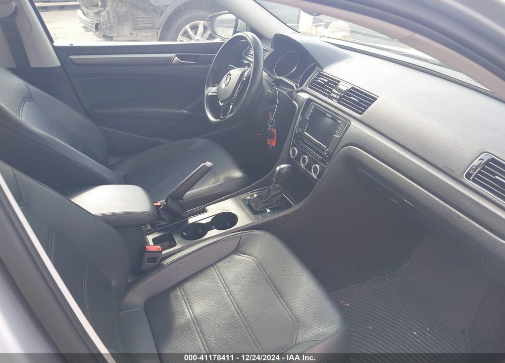 2018 VOLKSWAGEN PASSAT VIN: 1VWAA7A32JC049619