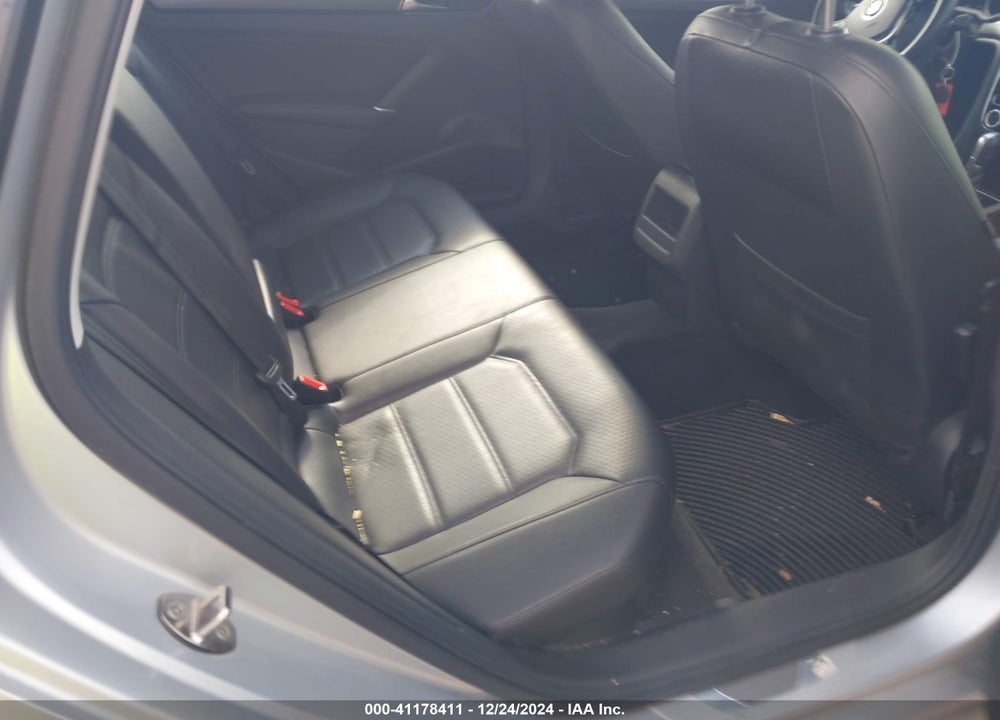 2018 VOLKSWAGEN PASSAT VIN: 1VWAA7A32JC049619