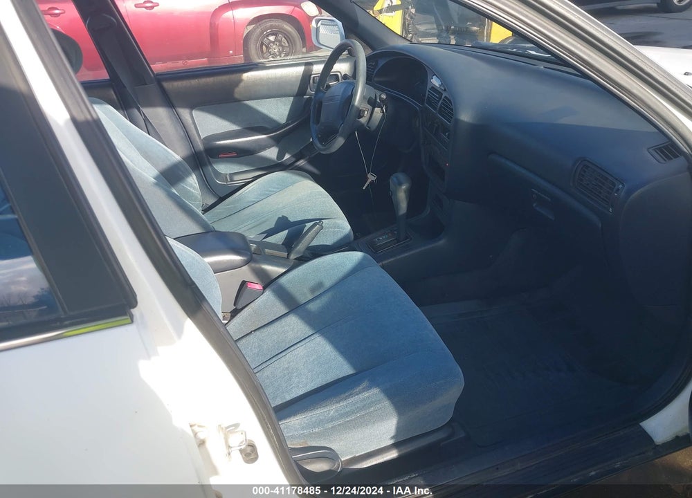 1993 TOYOTA CAMRY LE VIN: JT2SK12E9P0132260
