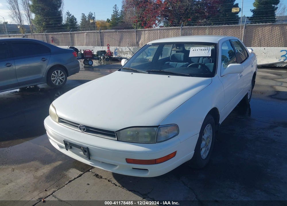 1993 TOYOTA CAMRY LE VIN: JT2SK12E9P0132260