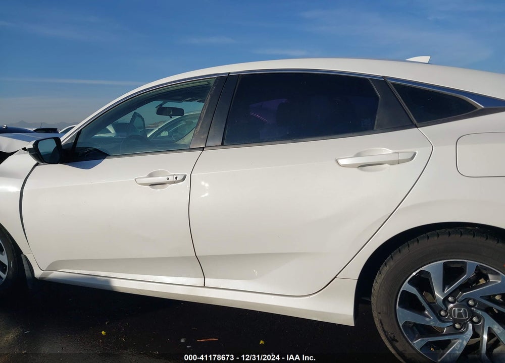 2018 HONDA CIVIC VIN: 2HGFC2F71JH575305