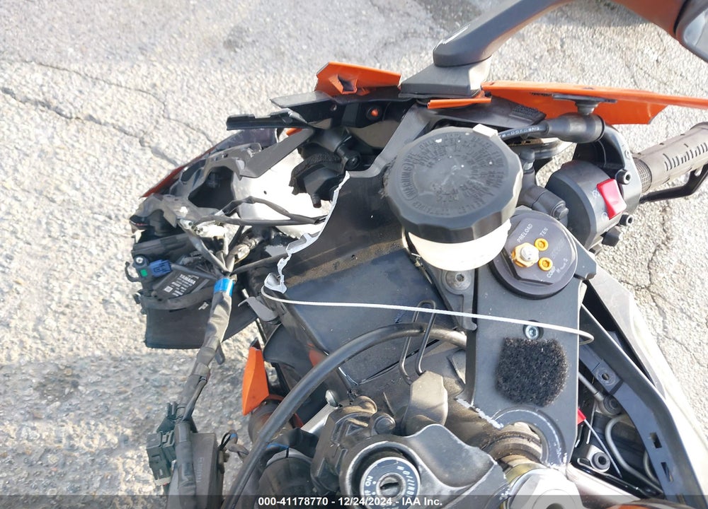 2020 YAMAHA YZFR6 C VIN: JYARJ28Y8LA002700