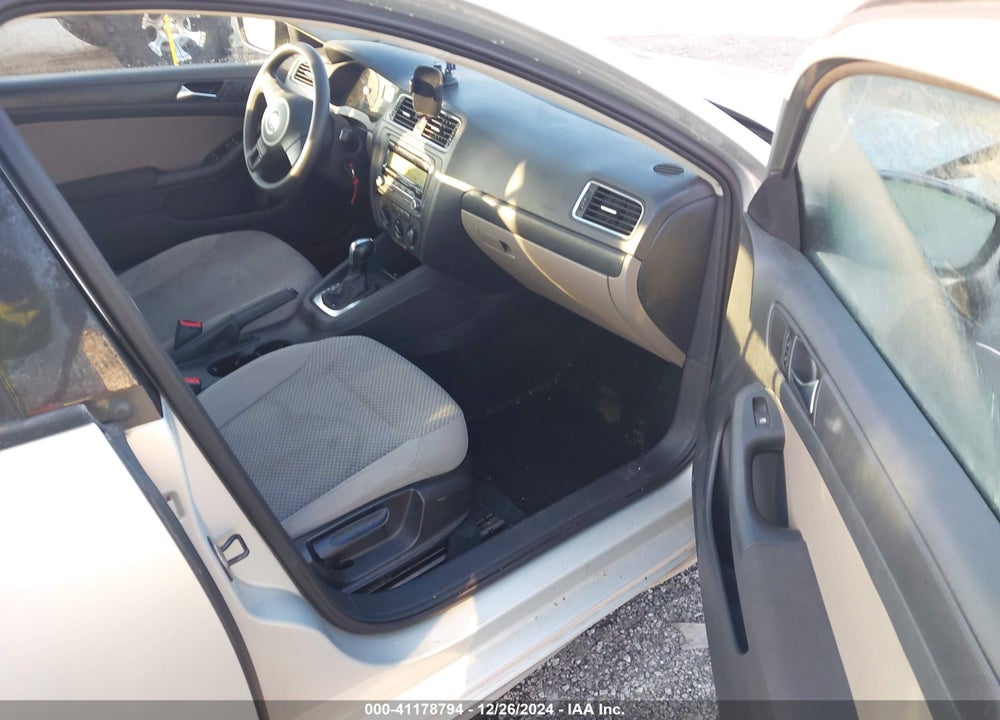 2011 VOLKSWAGEN JETTA 2.0L S VIN: 3VW2K7AJ9BM330137