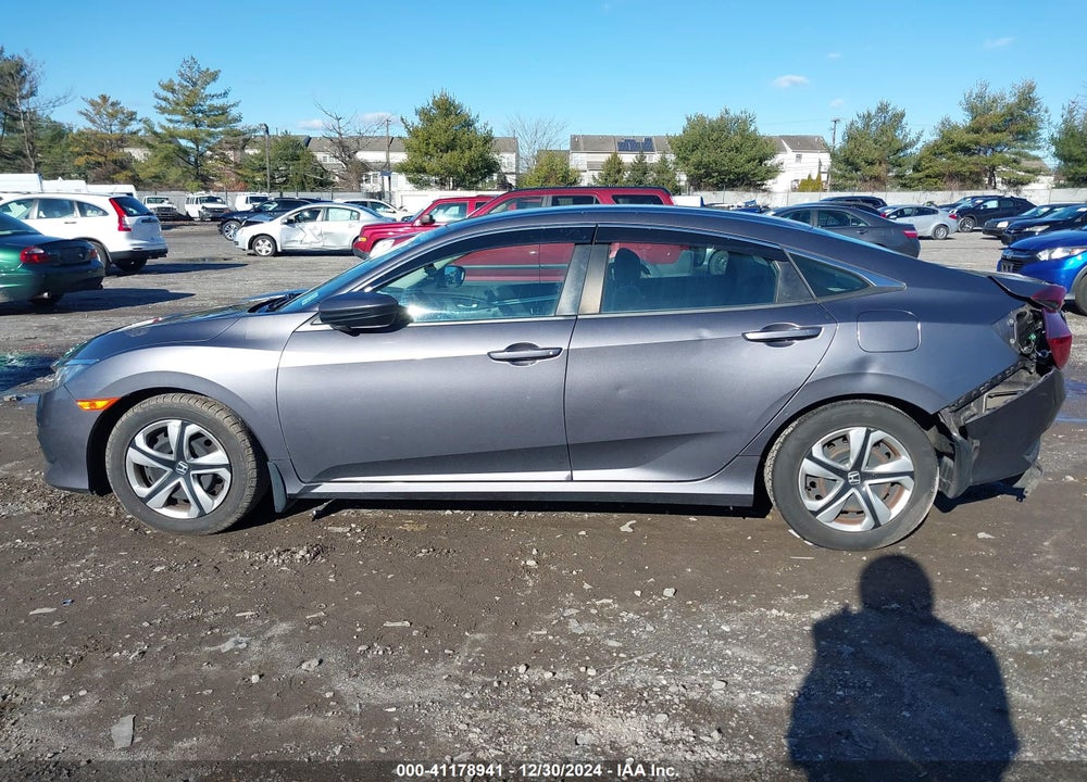 2018 HONDA CIVIC VIN: 19XFC2E56JE015323