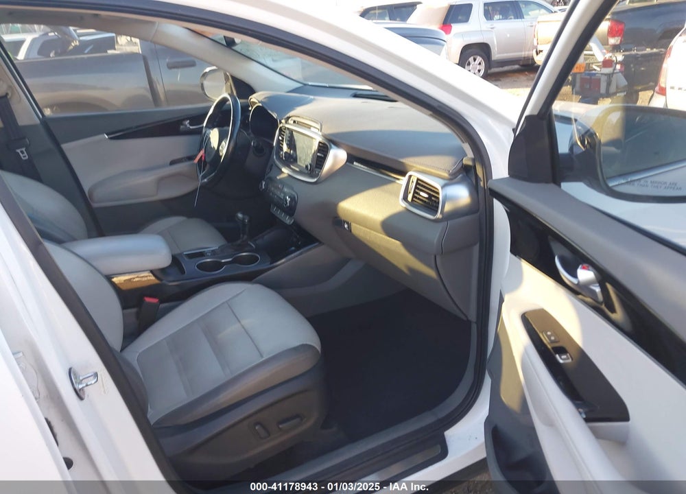 2016 KIA SORENTO 3.3L SX VIN: 5XYPK4A52GG073529