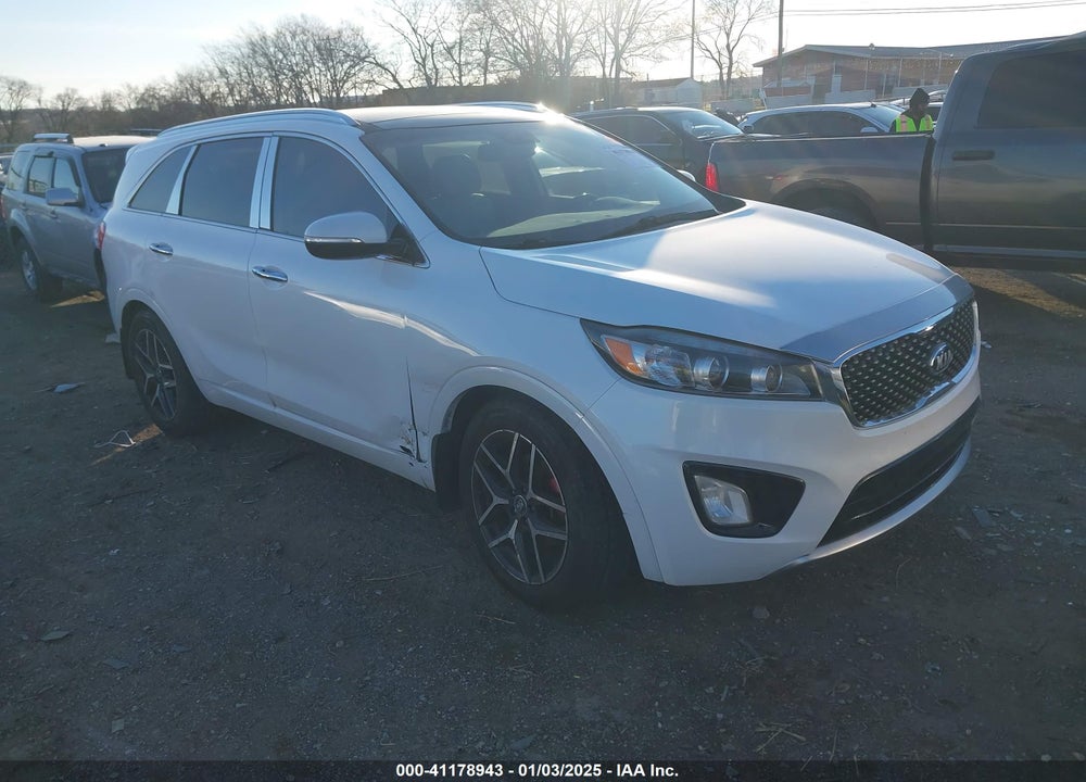 2016 KIA SORENTO 3.3L SX VIN: 5XYPK4A52GG073529