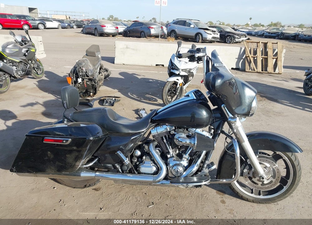 2013 HARLEY-DAVIDSON FLHX STREET GLIDE VIN: 1HD1KBM12DB611220