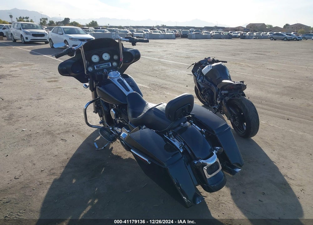 2013 HARLEY-DAVIDSON FLHX STREET GLIDE VIN: 1HD1KBM12DB611220