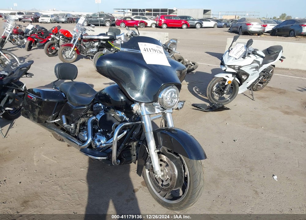2013 HARLEY-DAVIDSON FLHX STREET GLIDE VIN: 1HD1KBM12DB611220