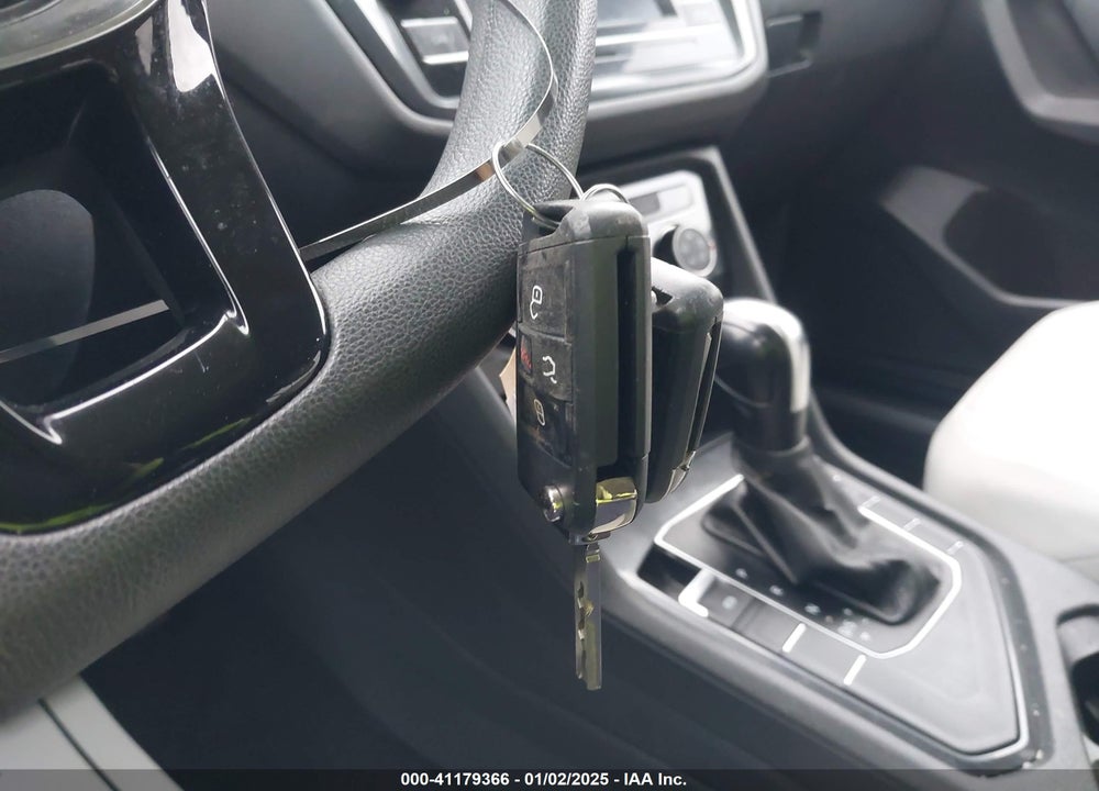 2018 VOLKSWAGEN TIGUAN 2.0T S VIN: 3VV1B7AX1JM088107