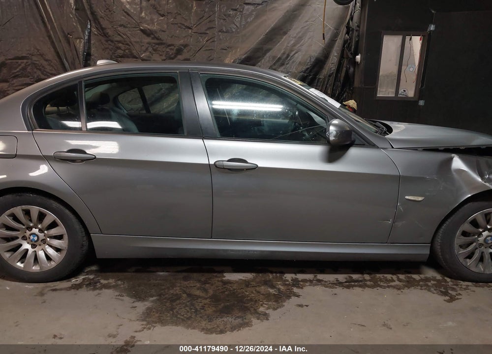 2009 BMW 328I VIN: WBAPH57549NL80088
