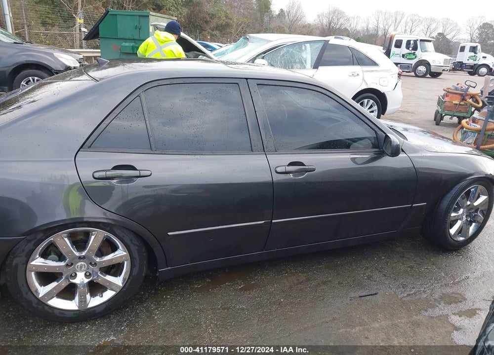 2002 LEXUS IS 300 BASE W/5-SPEED MANUAL VIN: JTHBD192820062867