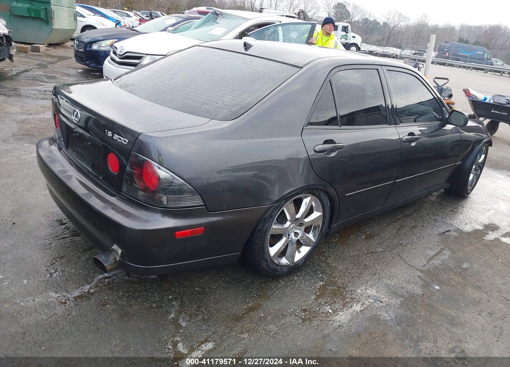 2002 LEXUS IS 300 BASE W/5-SPEED MANUAL VIN: JTHBD192820062867