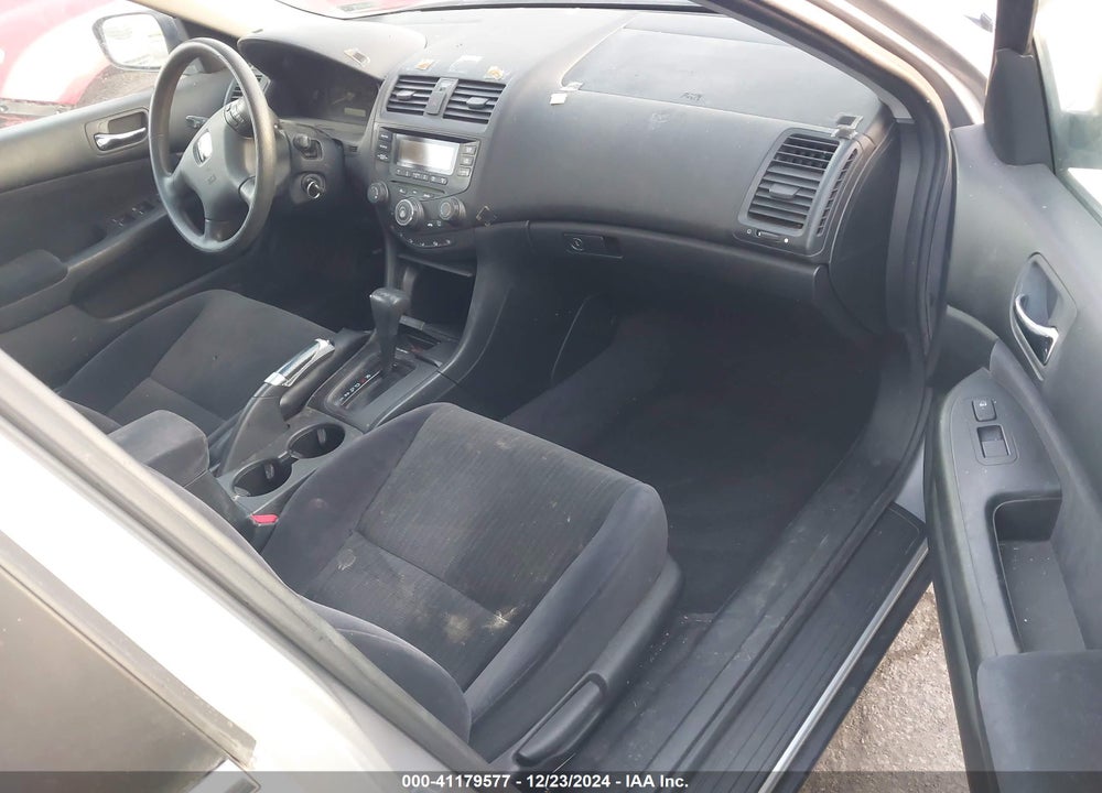 2004 HONDA ACCORD 2.4 LX VIN: JHMCM563X4C002499