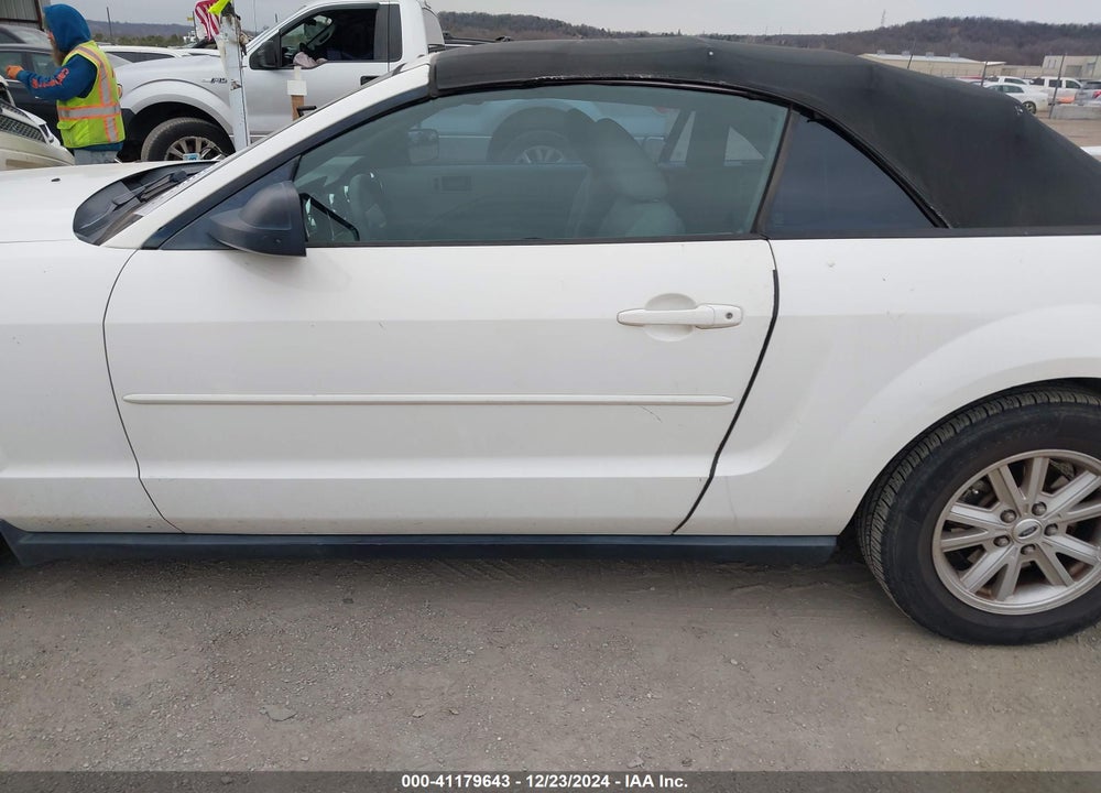 2005 FORD MUSTANG VIN: 1ZVFT84N555202877