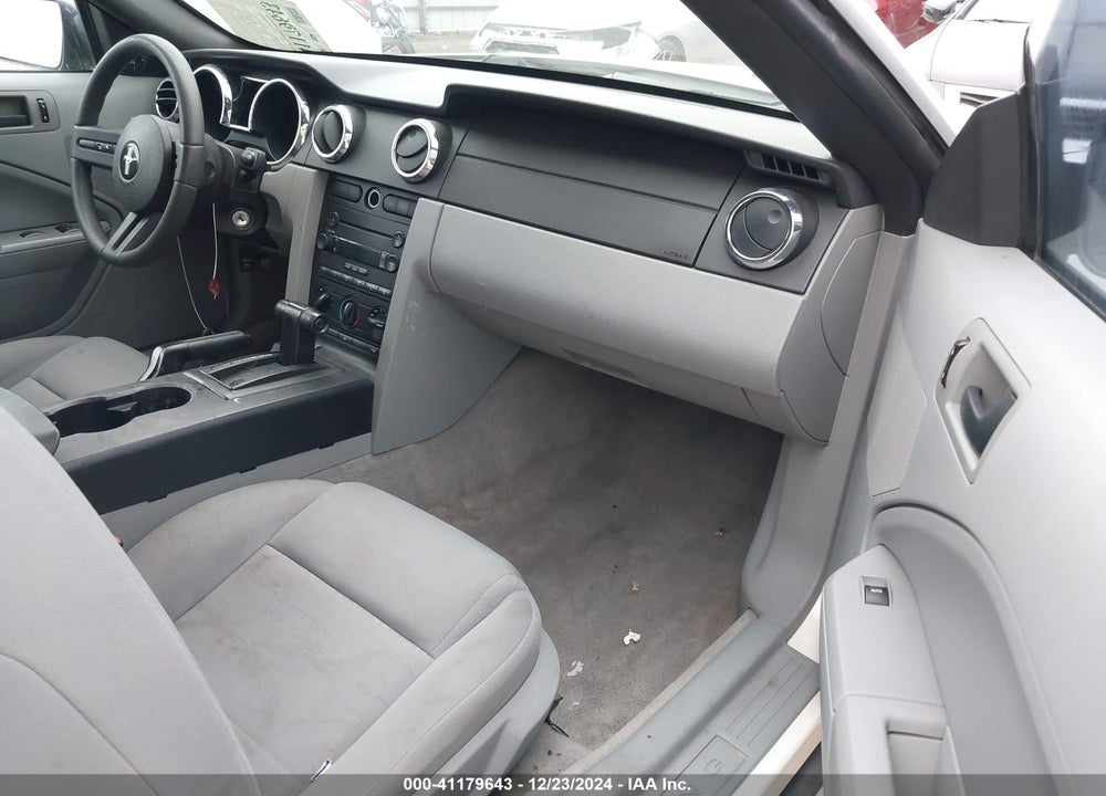 2005 FORD MUSTANG VIN: 1ZVFT84N555202877