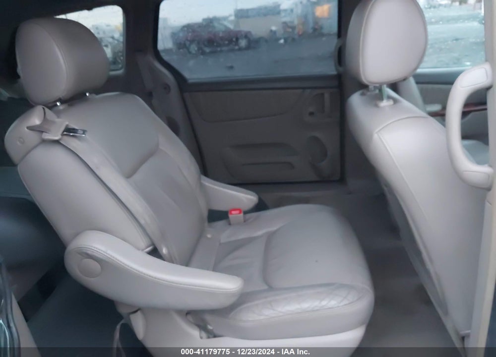 2005 TOYOTA SIENNA XLE VIN: 5TDZA22C25S346742
