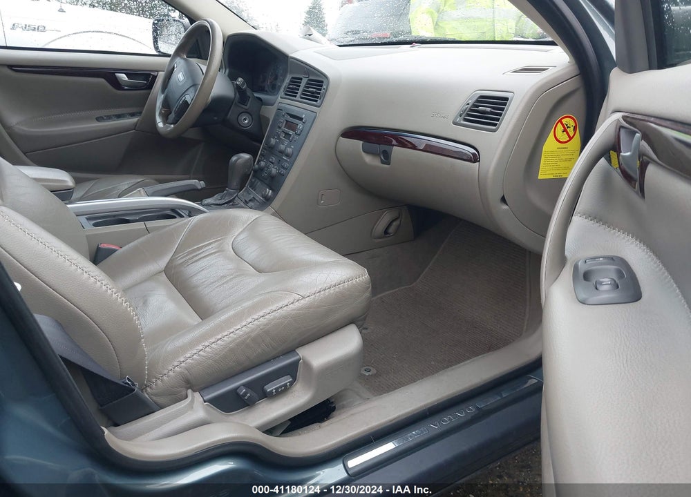 2001 VOLVO V70 XC VIN: YV1SZ58D211027001
