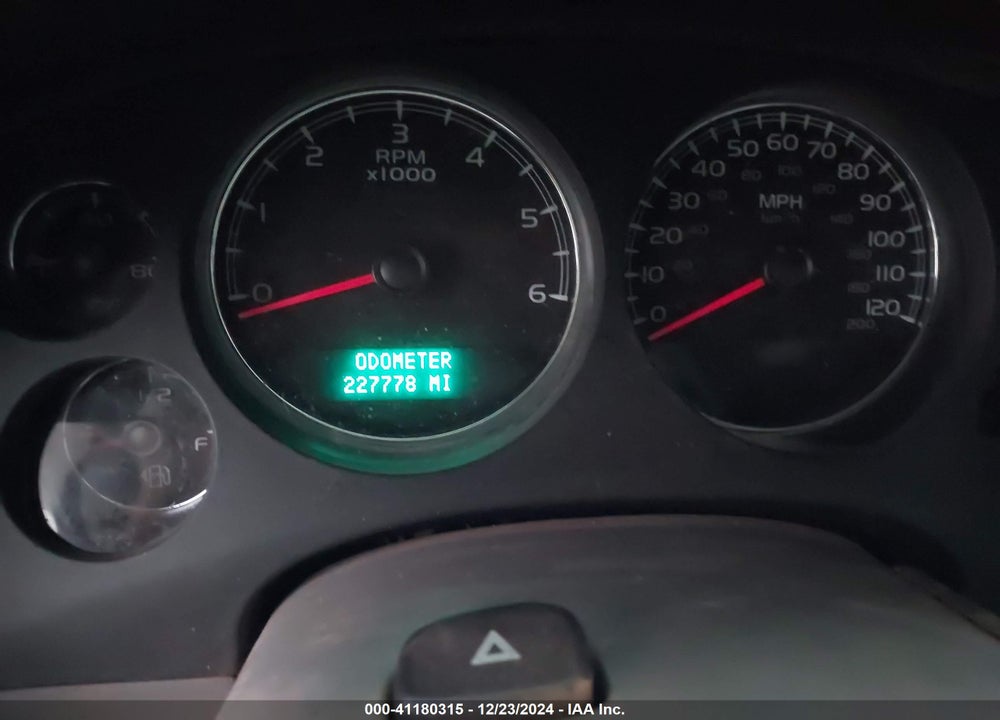 2009 CHEVROLET TAHOE LT2 VIN: 1GNEC233X9R293128