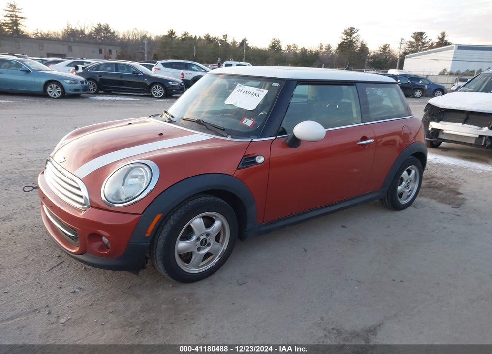 2011 MINI COOPER VIN: WMWSU3C55BT184100