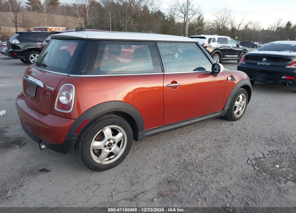 2011 MINI COOPER VIN: WMWSU3C55BT184100