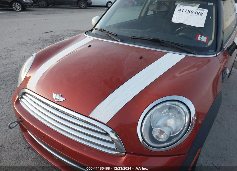 2011 MINI COOPER VIN: WMWSU3C55BT184100