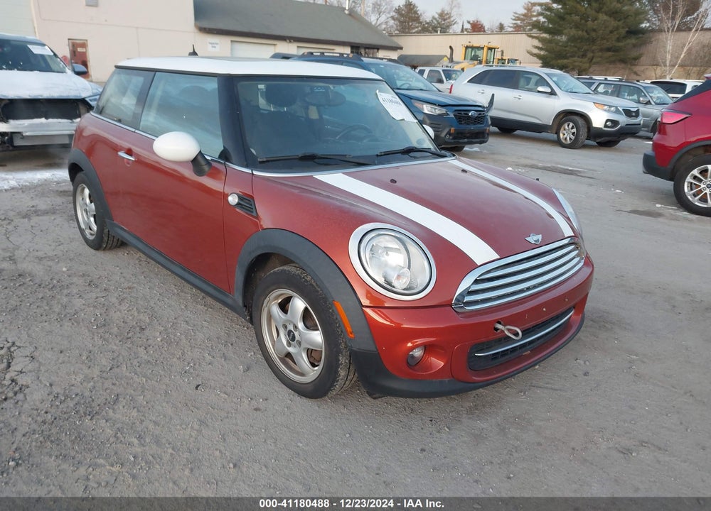 2011 MINI COOPER VIN: WMWSU3C55BT184100