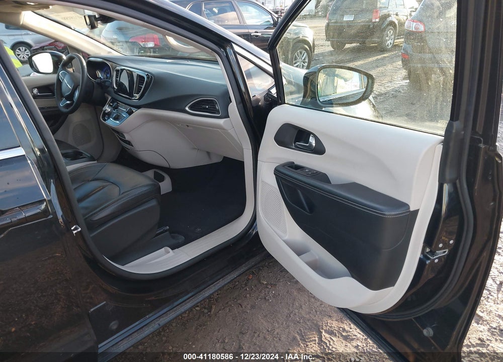 2022 CHRYSLER PACIFICA TOURING L VIN: 2C4RC1BG9NR191834
