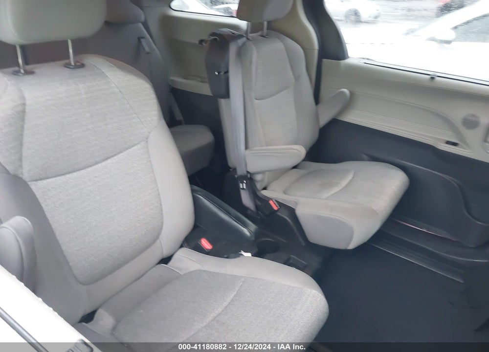 2022 TOYOTA SIENNA VIN: 5TDKRKEC4NS118263