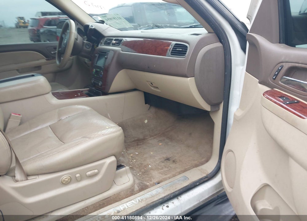 2010 CHEVROLET TAHOE LTZ VIN: 1GNUCCE00AR192124