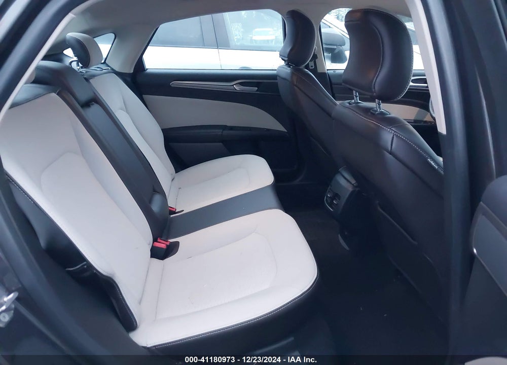 2019 FORD FUSION SE VIN: 3FA6P0HD2KR284821