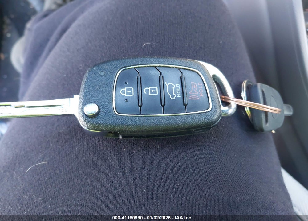 2017 HYUNDAI TUCSON SE VIN: KM8J33A42HU308270