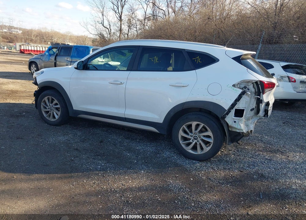 2017 HYUNDAI TUCSON SE VIN: KM8J33A42HU308270