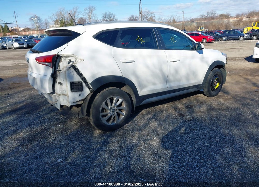 2017 HYUNDAI TUCSON SE VIN: KM8J33A42HU308270