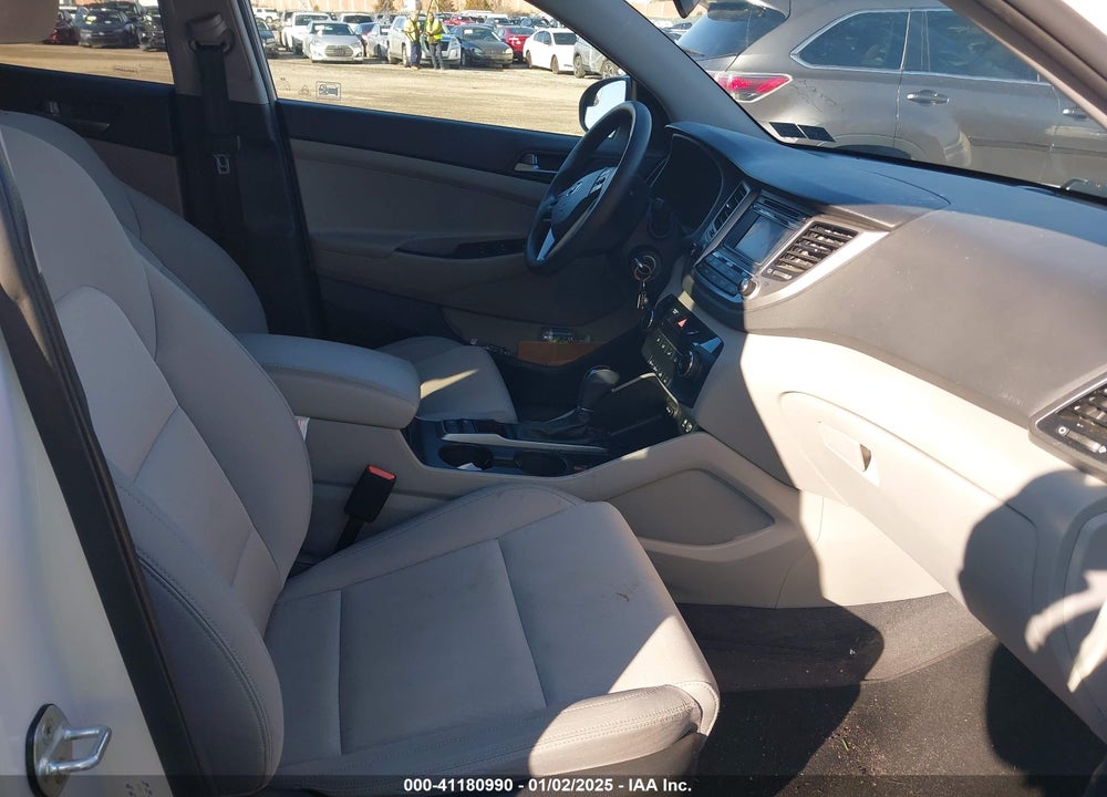 2017 HYUNDAI TUCSON SE VIN: KM8J33A42HU308270