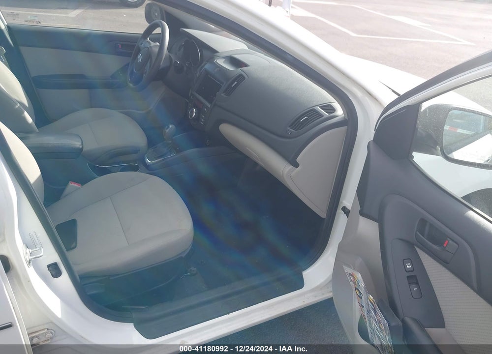 2011 KIA FORTE EX VIN: KNAFU5A26B5372778