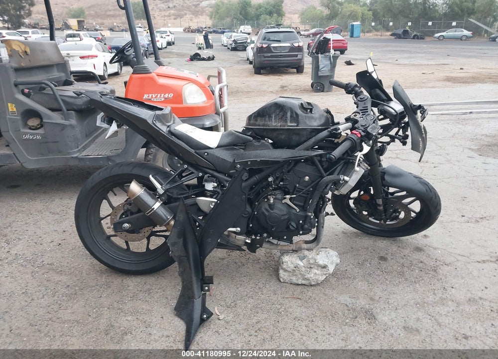 2021 YAMAHA YZFR3 A VIN: MH3RH18Y5MK007053