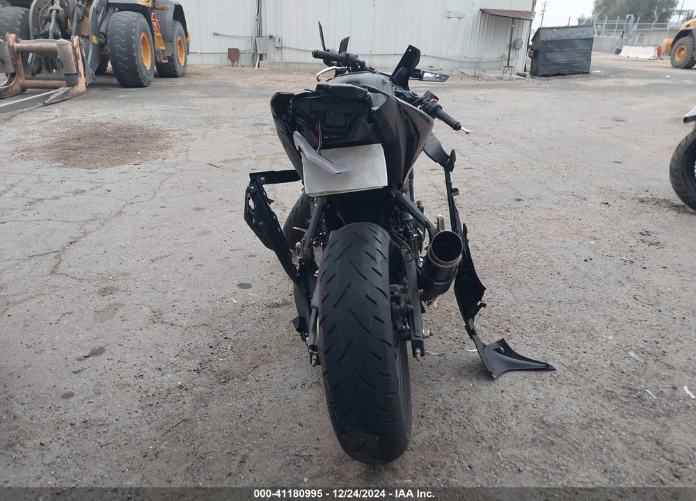 2021 YAMAHA YZFR3 A VIN: MH3RH18Y5MK007053