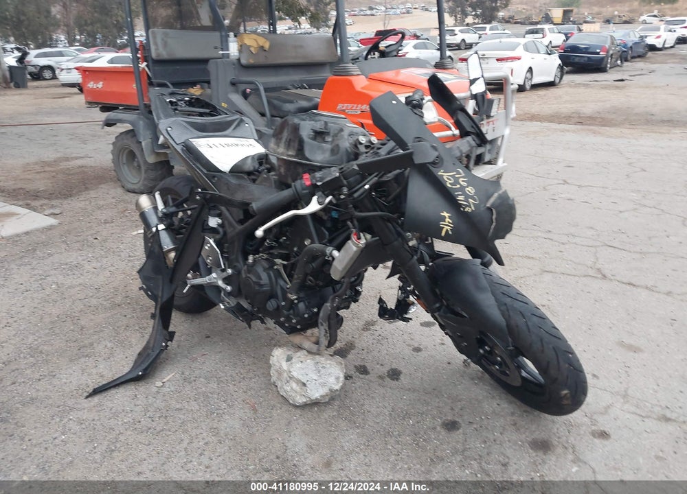 2021 YAMAHA YZFR3 A VIN: MH3RH18Y5MK007053