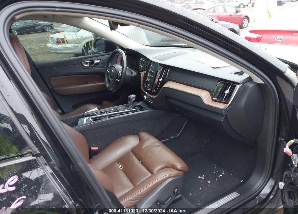 2019 VOLVO XC60 T5 INSCRIPTION VIN: LYV102RL0KB326786
