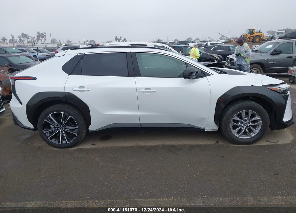 2023 TOYOTA BZ4X LIMITED VIN: JTMABACA0PA042200