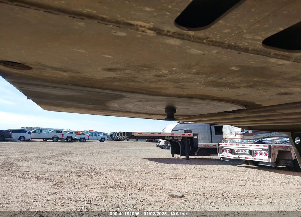 2000 UTILITY TRAILER MFG --- VIN: 1UYVS2456YP153133