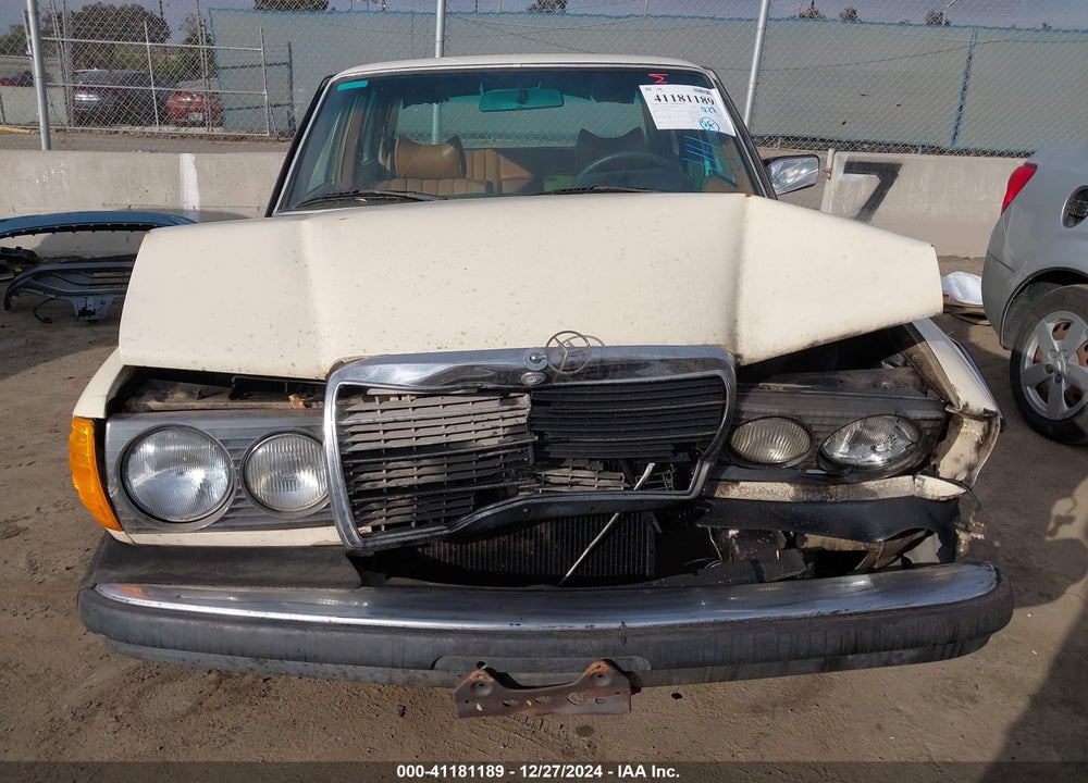 1977 MERCEDES-BENZ 240D VIN: 12312312018048