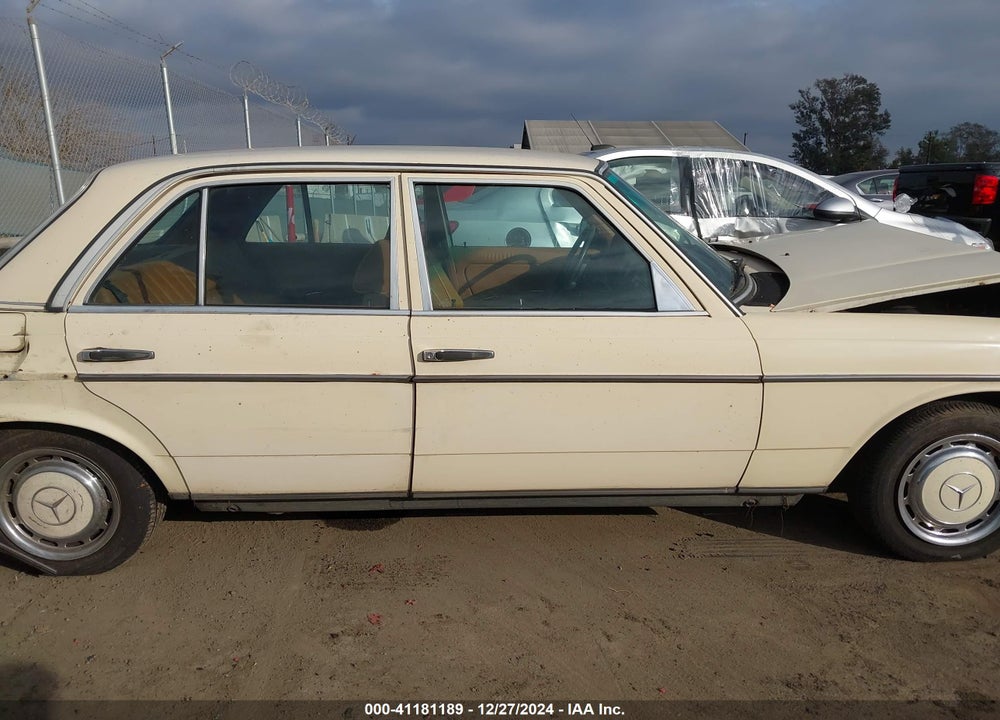 1977 MERCEDES-BENZ 240D VIN: 12312312018048