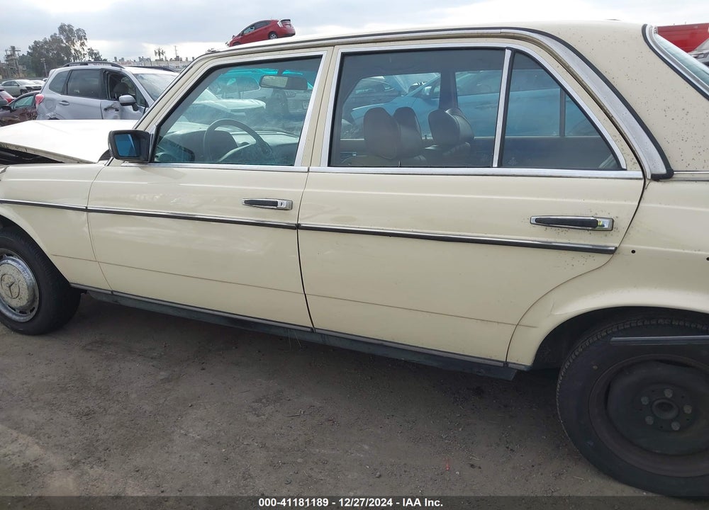 1977 MERCEDES-BENZ 240D VIN: 12312312018048