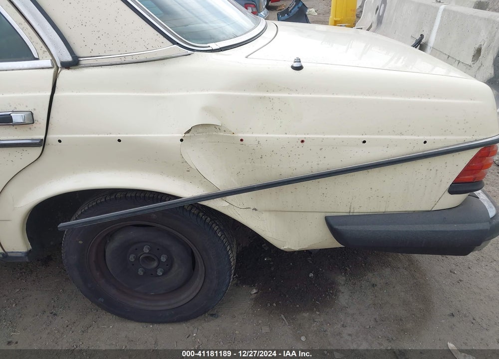 1977 MERCEDES-BENZ 240D VIN: 12312312018048